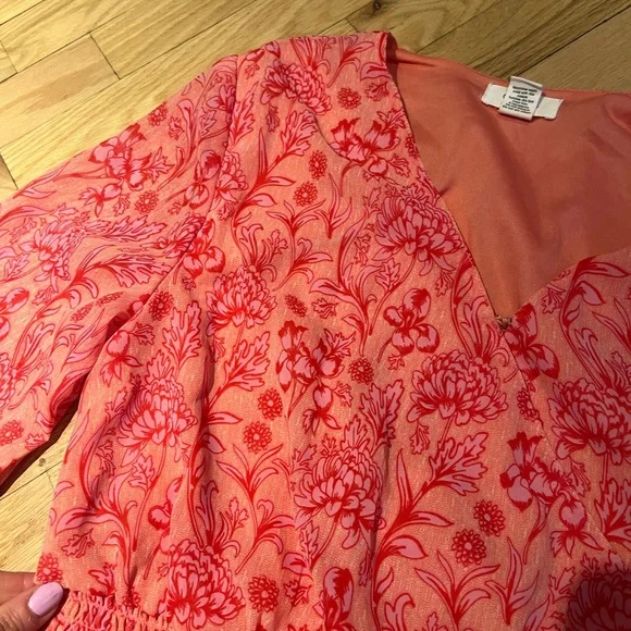 Floral hot pink blouse - Picture 2 of 4